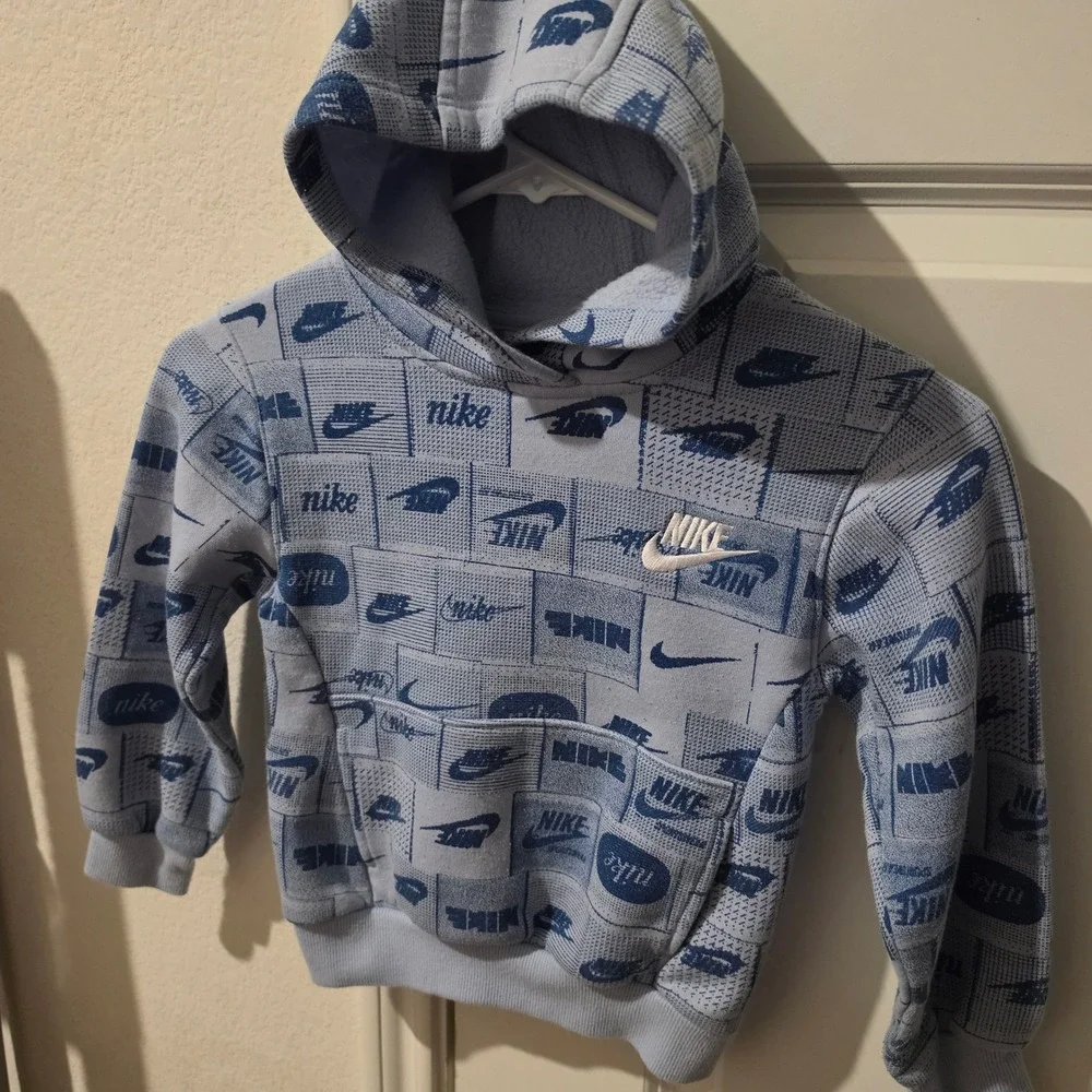 Nike Kids Light Blue All Over Logo Print Fleece Pullover Hoodie Size 4 XS